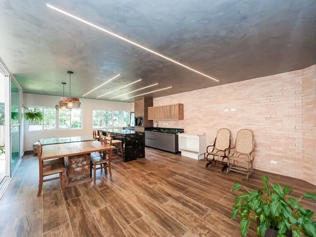 Casa com 759m² 5 quartos e 6 banheiros, à venda, no bairro Santa Felicidade em Curitiba
