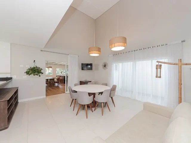 Casa com 759m² 5 quartos e 6 banheiros, à venda, no bairro Santa Felicidade em Curitiba