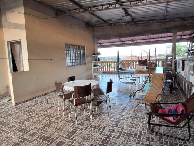 Casa com 280m² 3 quartos e 2 banheiros, para alugar, no bairro Jardim Ana Eliza em Londrina