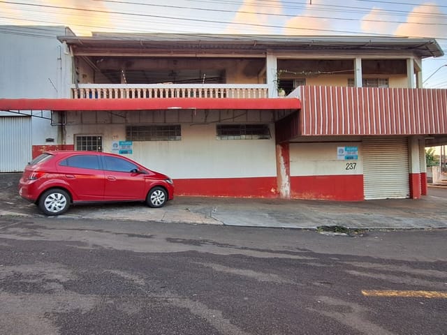 Casa com 280m² 3 quartos e 2 banheiros, para alugar, no bairro Jardim Ana Eliza em Londrina