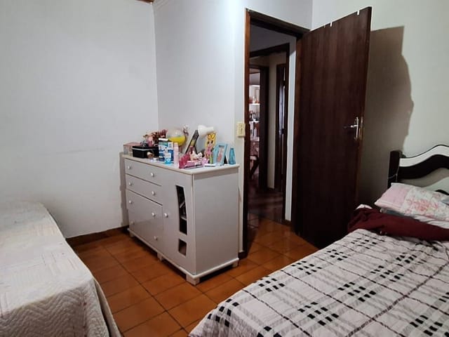 Casa com 280m² 3 quartos e 2 banheiros, para alugar, no bairro Jardim Ana Eliza em Londrina