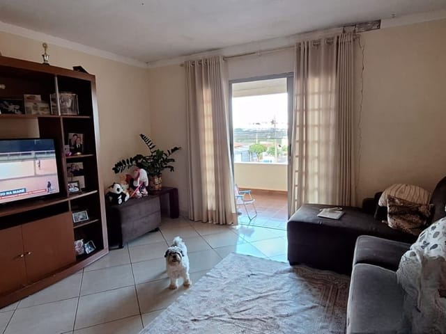 Casa com 280m² 3 quartos e 2 banheiros, para alugar, no bairro Jardim Ana Eliza em Londrina