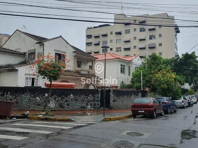 Casa com 270m² 3 quartos e 2 banheiros, para alugar, no bairro Pe Pequeno em Niterói