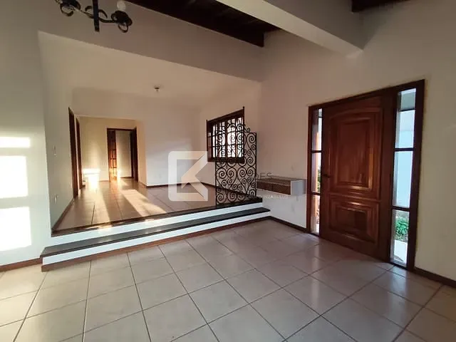 Casa com 300m² 4 quartos e 2 banheiros, à venda ou para alugar, no bairro Vila Suíça em Indaiatuba