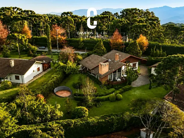Casa com 1800m² 4 quartos e 5 banheiros, à venda, no bairro Alto da Boa Vista em Campos do Jordão