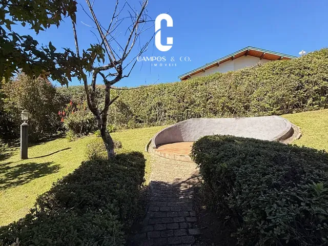 Casa com 1800m² 4 quartos e 5 banheiros, à venda, no bairro Alto da Boa Vista em Campos do Jordão