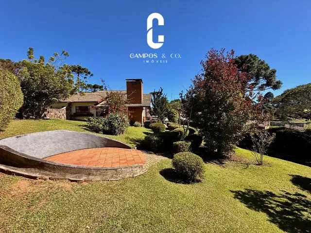 Casa com 1800m² 4 quartos e 5 banheiros, à venda, no bairro Alto da Boa Vista em Campos do Jordão