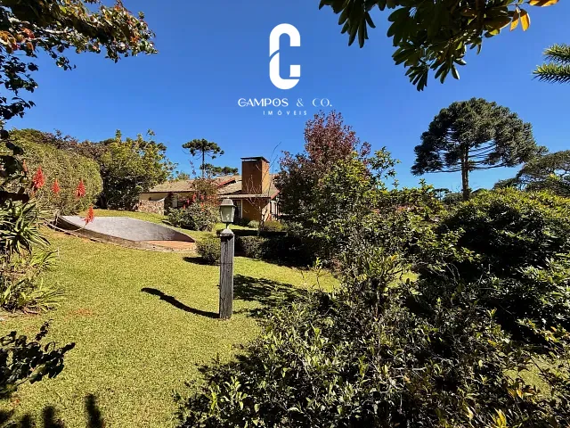 Casa com 1800m² 4 quartos e 5 banheiros, à venda, no bairro Alto da Boa Vista em Campos do Jordão