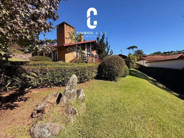 Casa com 1800m² 4 quartos e 5 banheiros, à venda, no bairro Alto da Boa Vista em Campos do Jordão