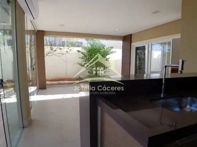 Casa com 452m² 4 quartos e 5 banheiros, à venda, no bairro Condomínio Florais Cuiabá Residencial em Cuiabá