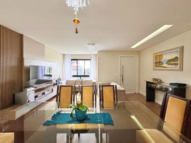 Casa com 450m² 3 quartos e 4 banheiros, à venda, no bairro Santa Felicidade em Curitiba