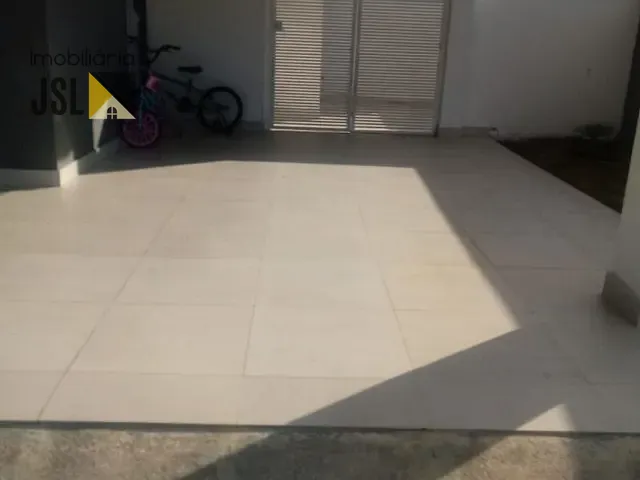 Casa com 560m² 3 quartos e 3 banheiros, à venda, no bairro Guamirim em Caçapava