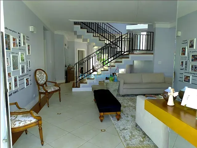 Casa 3 quartos e 4 banheiros, à venda, no bairro Urbanova em São José dos Campos