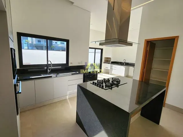 Casa com 300m² 3 quartos e 4 banheiros, à venda, no bairro Residencial Central Parque em Salto