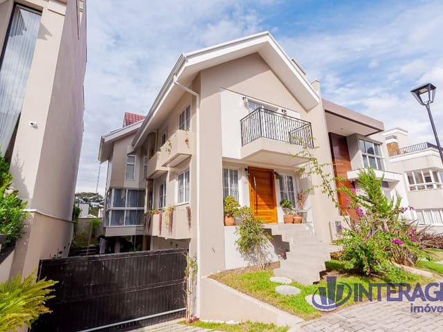 Casa com 225m² 3 quartos e 5 banheiros, à venda, no bairro Santa Felicidade em Curitiba