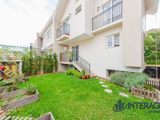 Casa com 225m² 3 quartos e 5 banheiros, à venda, no bairro Santa Felicidade em Curitiba