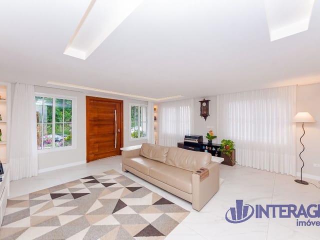 Casa com 225m² 3 quartos e 5 banheiros, à venda, no bairro Santa Felicidade em Curitiba