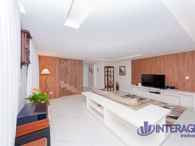 Casa com 225m² 3 quartos e 5 banheiros, à venda, no bairro Santa Felicidade em Curitiba