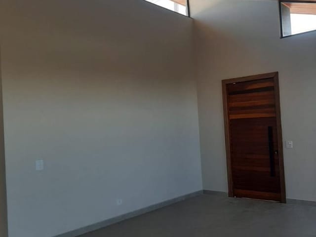 Casa com 300m² 3 quartos e 2 banheiros, à venda, no bairro Centro em Cambé