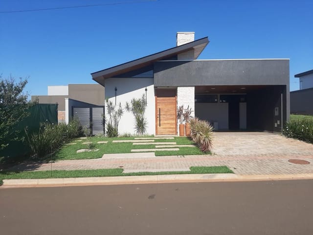 Casa com 300m² 3 quartos e 2 banheiros, à venda, no bairro Centro em Cambé
