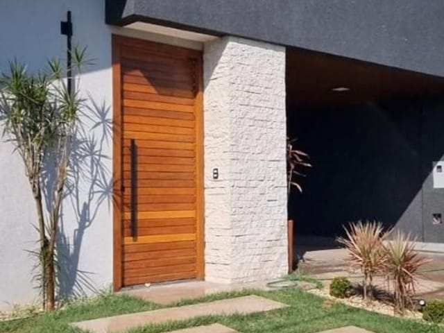 Casa com 300m² 3 quartos e 2 banheiros, à venda, no bairro Centro em Cambé