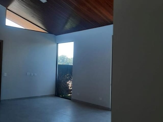 Casa com 300m² 3 quartos e 2 banheiros, à venda, no bairro Centro em Cambé