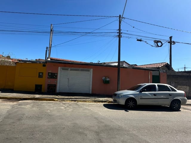 Casa com 300m² 3 quartos e 2 banheiros, à venda, no bairro Centro em Extrema