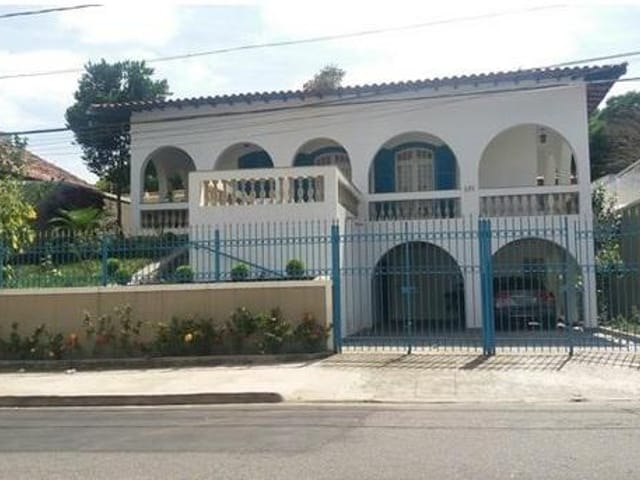 Casa com 450m² 3 quartos e 2 banheiros, à venda, no bairro Jardim Esplanada em São José dos Campos