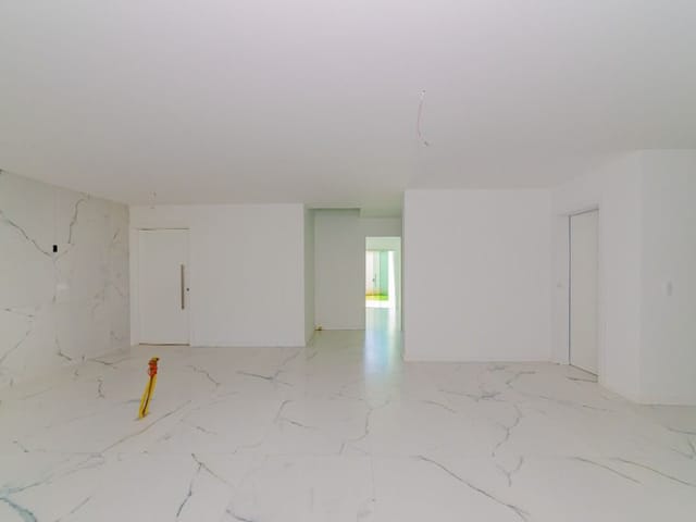 Casa com 480m² 4 quartos e 4 banheiros, à venda, no bairro Santa Felicidade em Curitiba