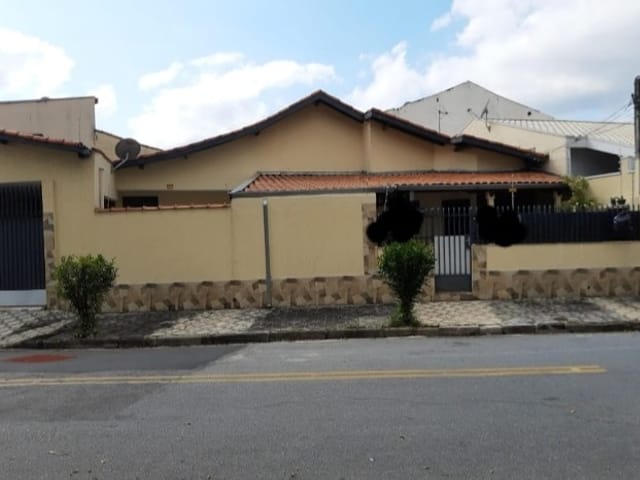 Casa com 221m² 3 quartos e 1 banheiro, à venda, no bairro Jardim do Sol em Taubaté