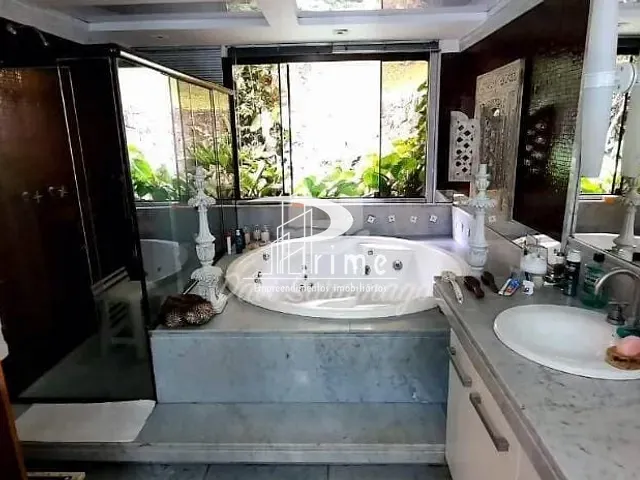 Casa com 1570m² 4 quartos e 6 banheiros, à venda, no bairro Itaipu em Niterói