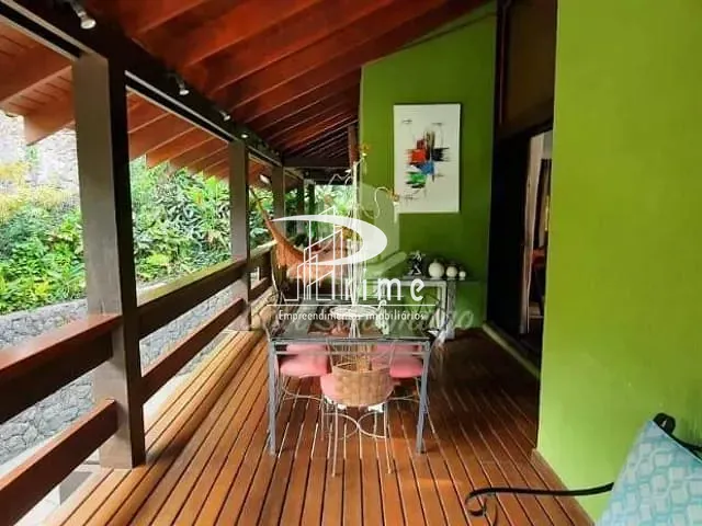Casa com 1570m² 4 quartos e 6 banheiros, à venda, no bairro Itaipu em Niterói
