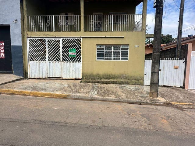 Casa com 242m² 4 quartos e 3 banheiros, à venda, no bairro Jardim Bela Vista em Extrema