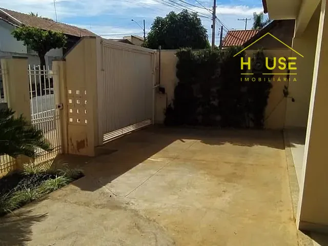 Casa com 300m² 3 quartos e 3 banheiros, à venda, no bairro Chácara das Paineiras em Votuporanga