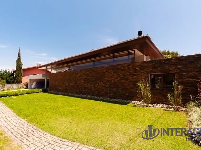 Casa com 2000m² 4 quartos e 10 banheiros, à venda, no bairro Santa Felicidade em Curitiba