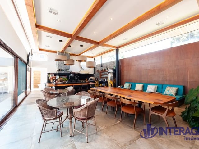 Casa com 2000m² 4 quartos e 10 banheiros, à venda, no bairro Santa Felicidade em Curitiba