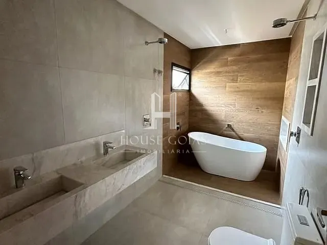 Casa com 376m² 4 quartos e 1 banheiro, à venda, no bairro Jardins Madri em Goiânia