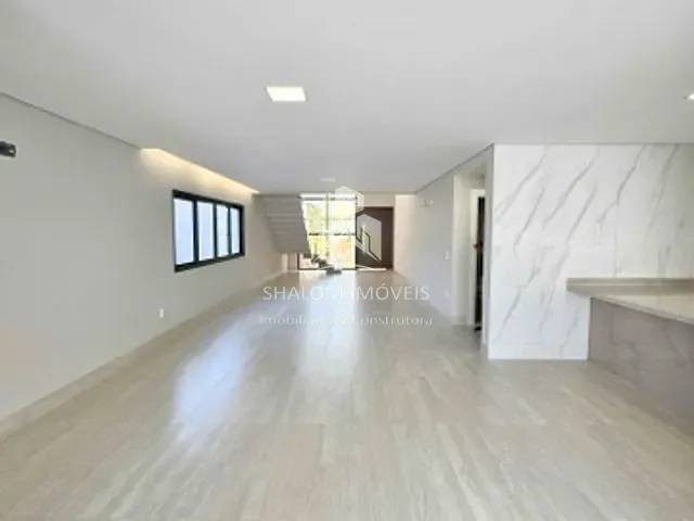 Casa com 380m² 4 quartos e 5 banheiros, à venda, no bairro Nacional em Contagem