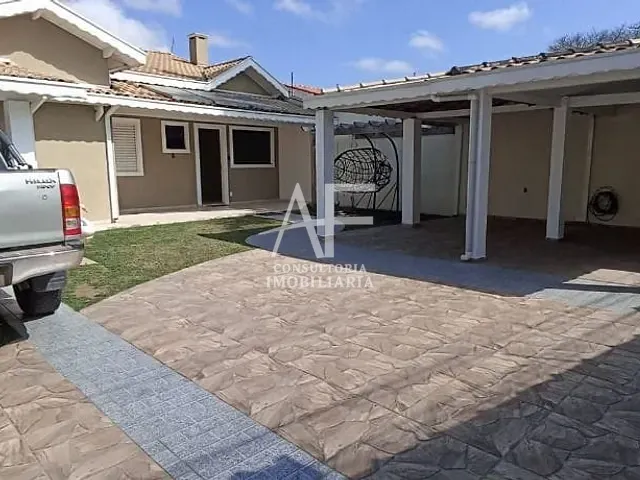 Casa com 477m² 3 quartos e 3 banheiros, à venda, no bairro Vila Areao em Taubaté