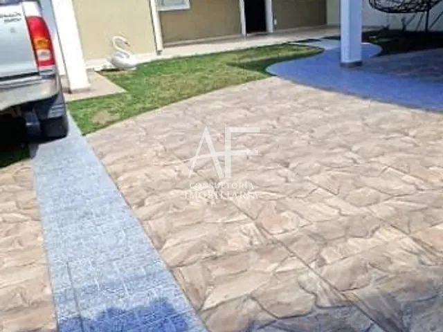 Casa com 477m² 3 quartos e 3 banheiros, à venda, no bairro Vila Areao em Taubaté