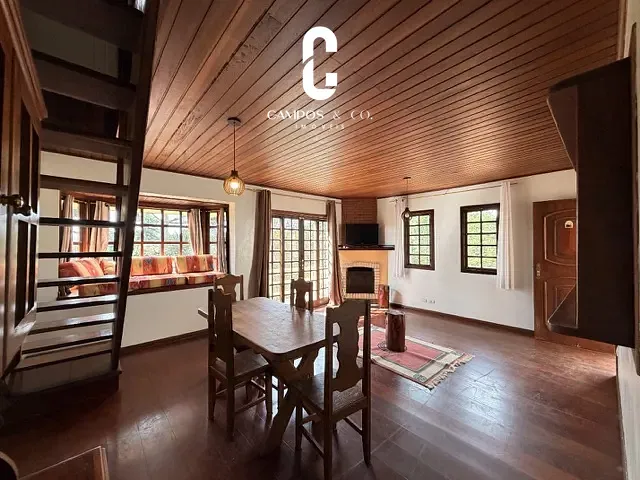 Casa com 648m² 3 quartos e 3 banheiros, à venda, no bairro Vila Inglesa em Campos do Jordão