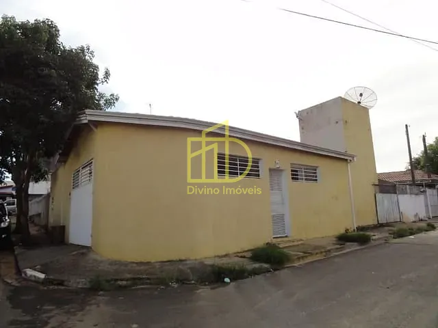 Casa 3 quartos e 2 banheiros, à venda, no bairro Centro em Capela do Alto