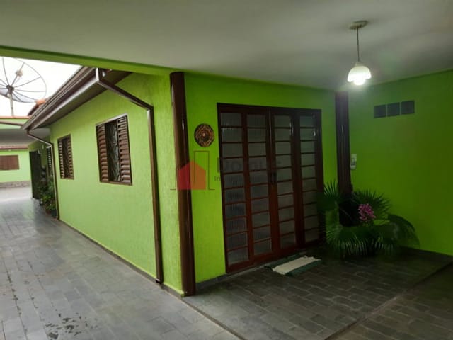 Casa com 300m², à venda, no bairro Parque das Nações em Pindamonhangaba