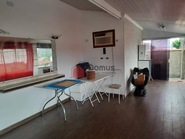 Casa com 300m², à venda, no bairro Parque das Nações em Pindamonhangaba