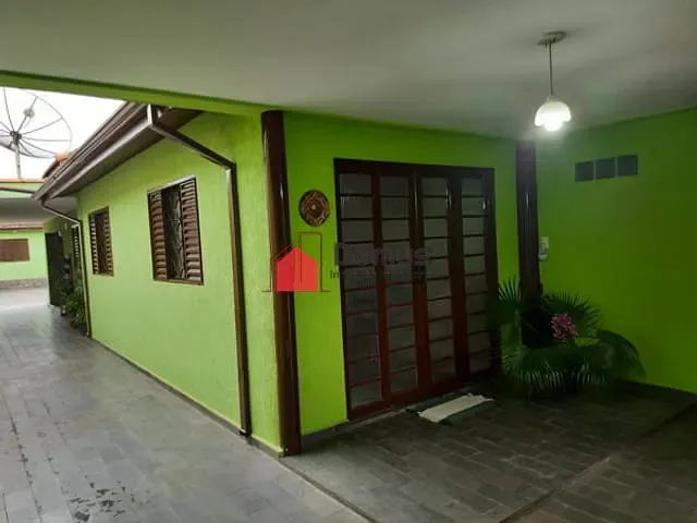 Casa com 300m², à venda, no bairro Parque das Nações em Pindamonhangaba
