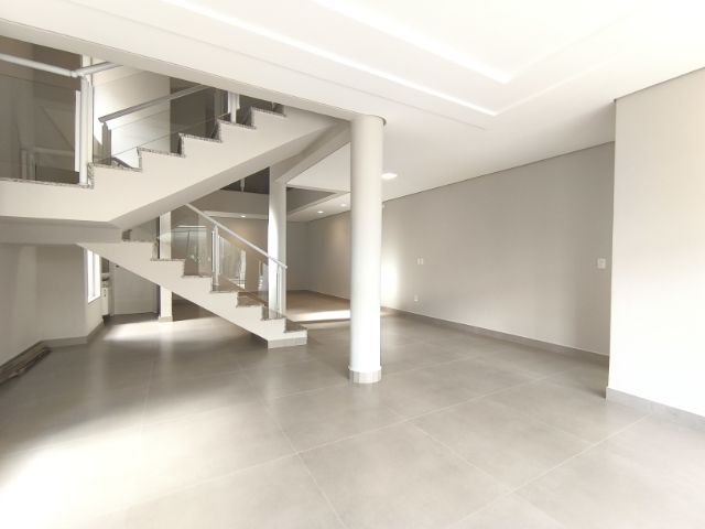 Casa 4 quartos e 5 banheiros, à venda, no bairro Esperança em Londrina