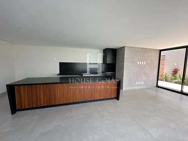 Casa com 370m² 4 quartos e 1 banheiro, à venda, no bairro Jardins Madri em Goiânia