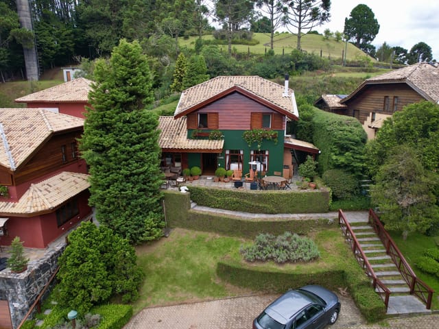 Foto do Casa - 🏡 Casa à Venda no Condomínio Green Hills – Campos do Jordão | Lazer Completo e Segurança 24h | Campos & Co. Imóveis
