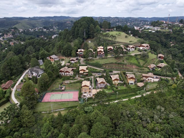 Foto do Casa - 🏡 Casa à Venda no Condomínio Green Hills – Campos do Jordão | Lazer Completo e Segurança 24h | Campos & Co. Imóveis