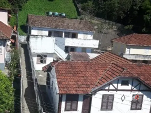 Casa à venda, no bairro Valparaíso em Petrópolis
